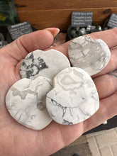 Load image into Gallery viewer, Howlite