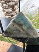 Load image into Gallery viewer, Labradorite